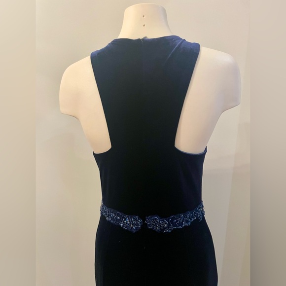 The Stunner
Navy Velvet Gown
Size M - Picture 5 of 5